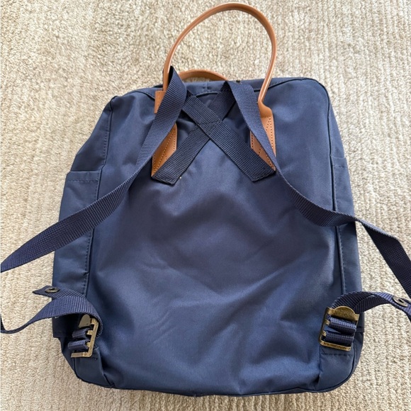 FJALLRAVEN KANKEN Laptop Navy with Gold Logo Backpack - Picture 6 of 9